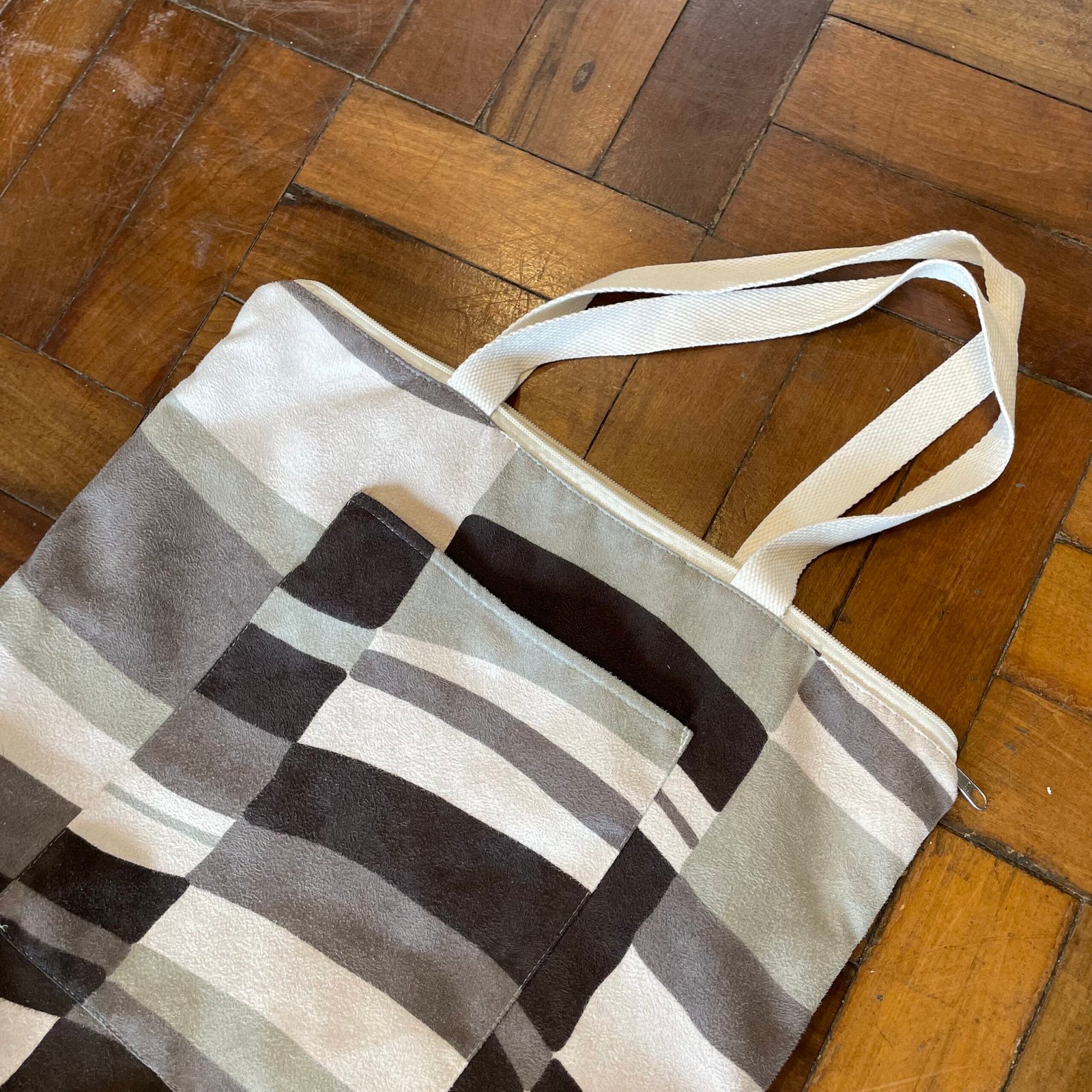 BOLSA AVELUDADA COM IMÃ - Imagem 2