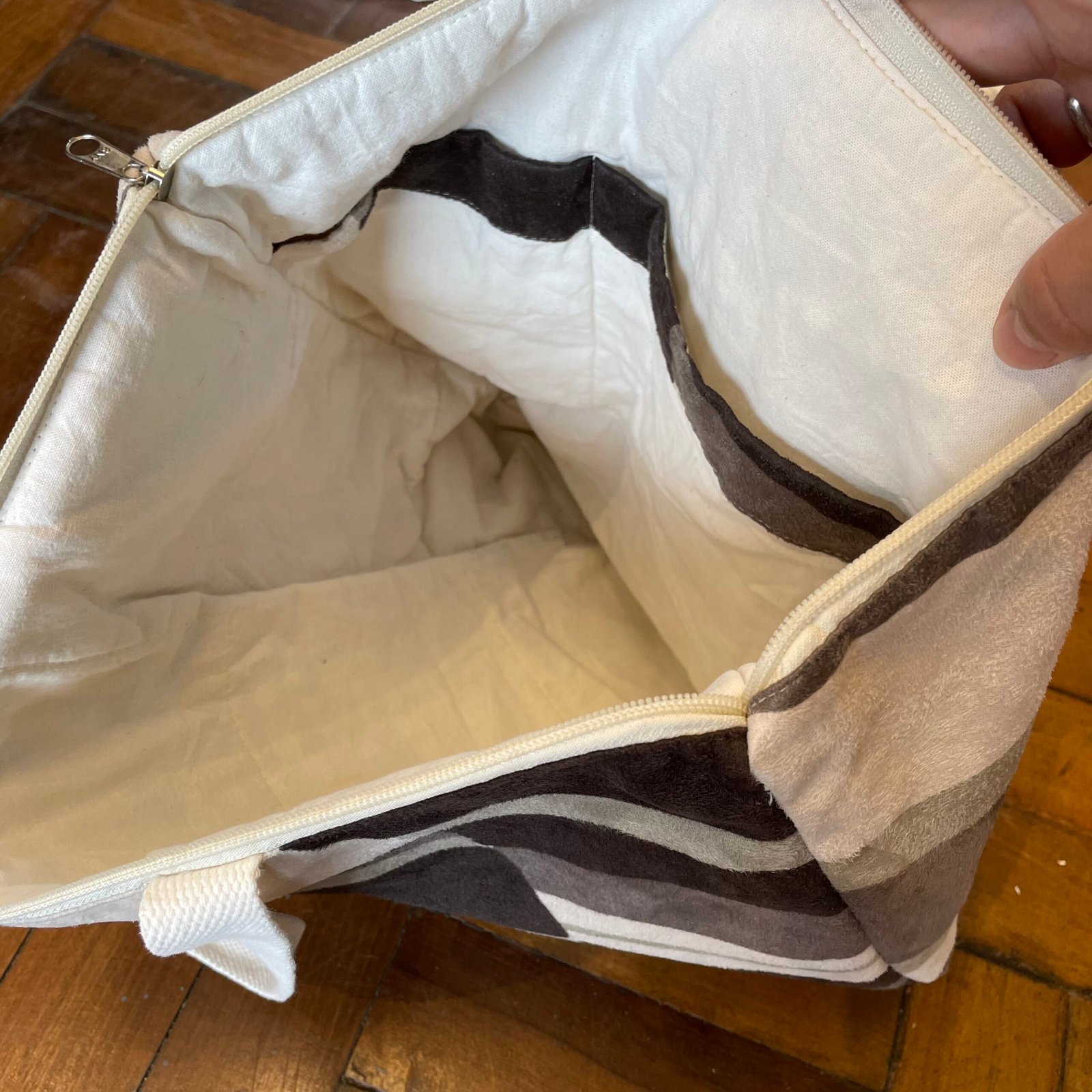 BOLSA AVELUDADA COM IMÃ - Imagem 3