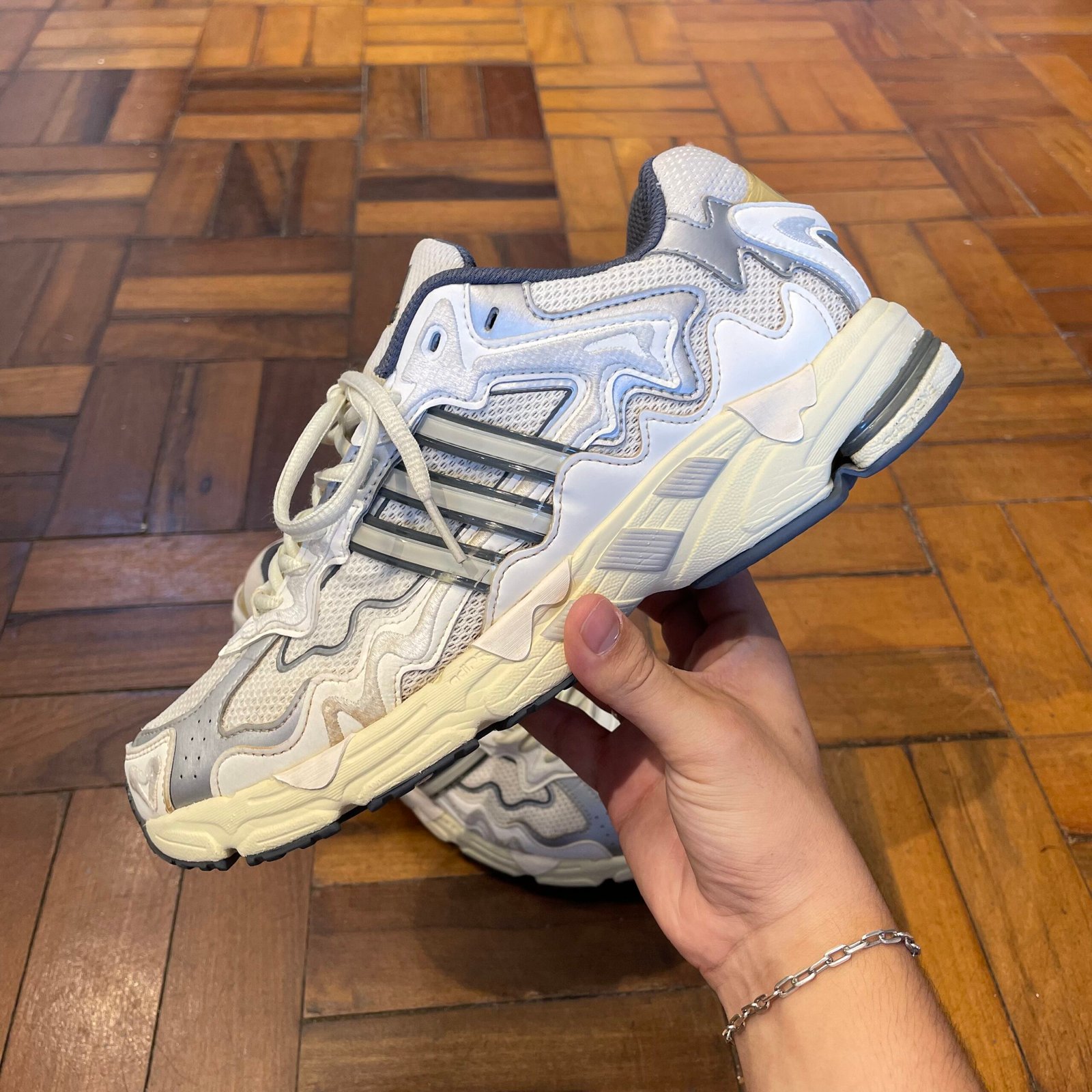 TÊNIS ADIDAS X BAD BUNNY RESPONSE CL WHITE - Imagem 3