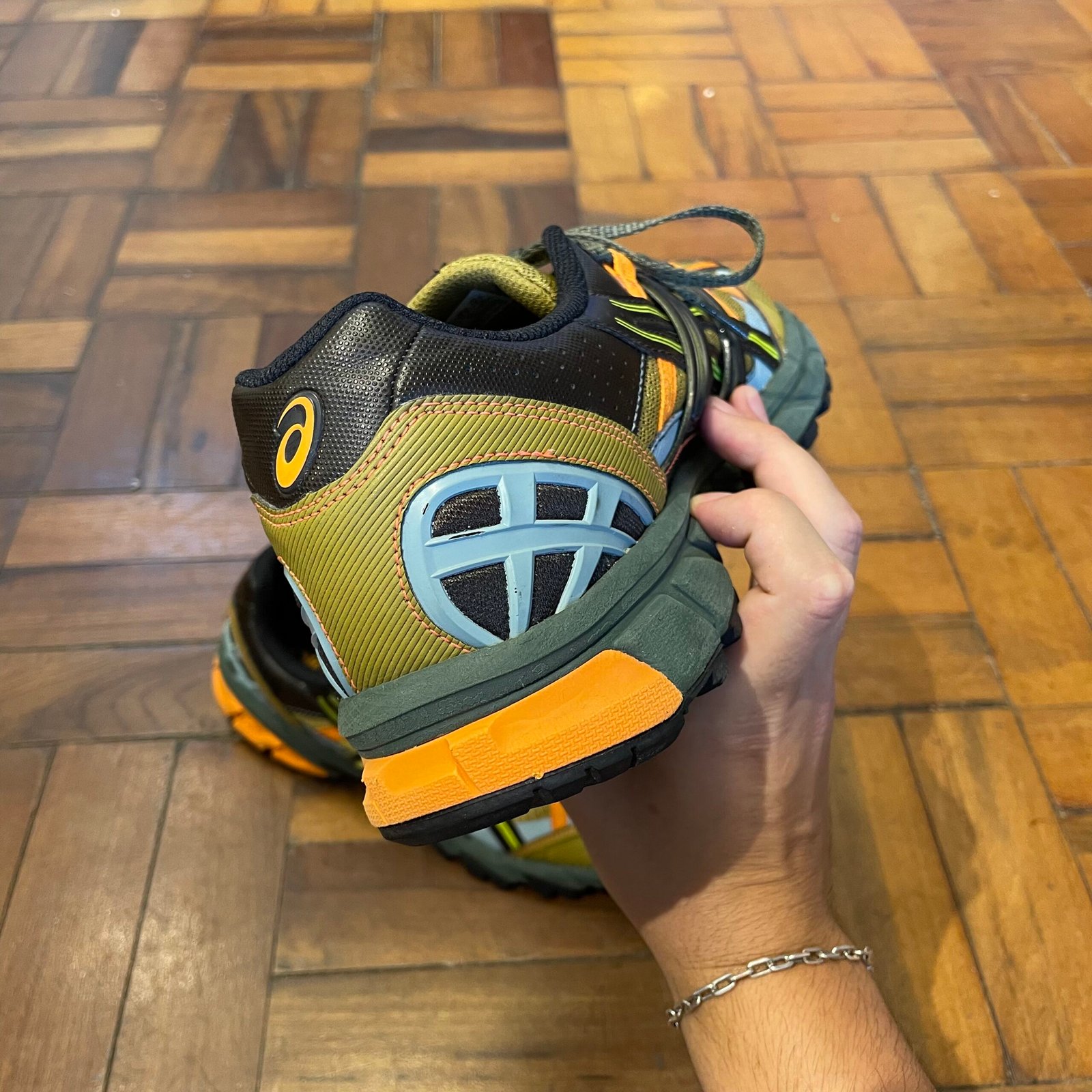 TÊNIS ASICS SPORTSTYLE X ANDERSSON BELL GEL SONOMA 15-50 (OLIVE OIL / DARK BROWN) - Imagem 4